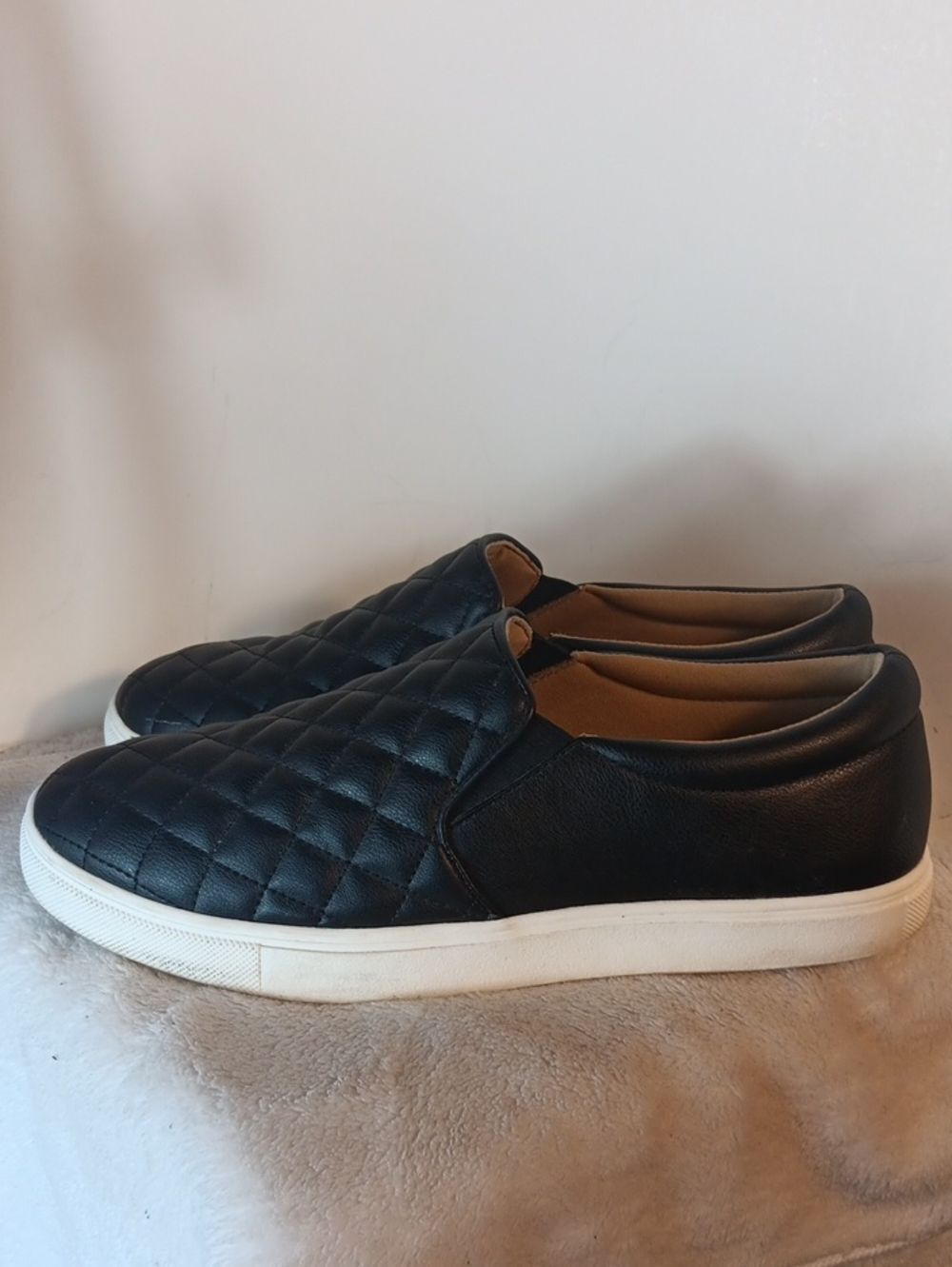 Women's Black Quilted Slip-On Sneakers - Casual Comfort